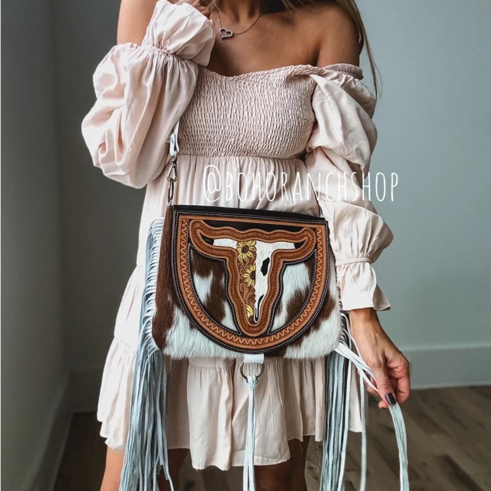 Boho Ranch - Hand tooled leather cowhide Longhorn Crossbody Bag with Fringe - Picture 8 of 11